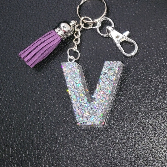 Holographic sliver glitter letter V keychain - Picture 1 of 2